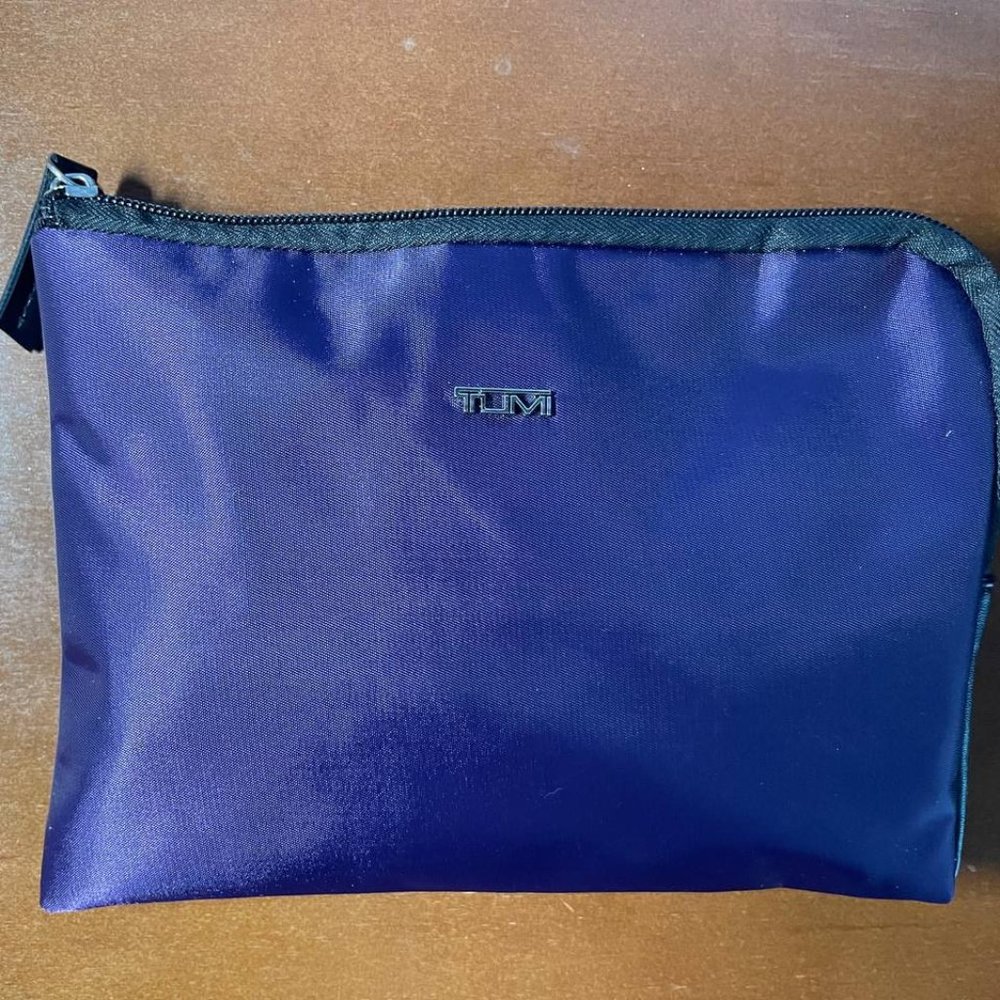 New Tumi x Delta Airlines Amenities Pouch